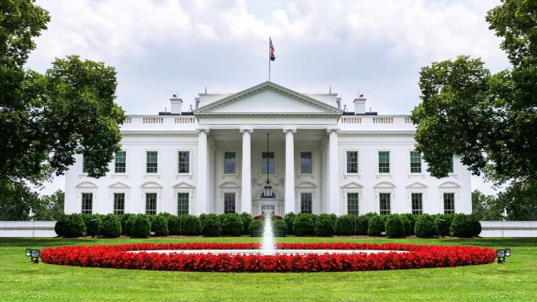 White House, US Senators Call for Proper Crypto Oversight