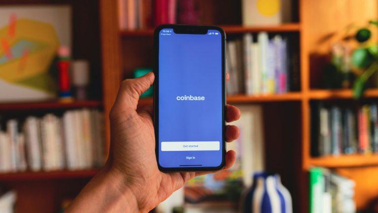 Coinbase Integrates Apple Pay for Seamless Fiat-to-Crypto Transactions